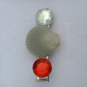 Shell hair clip